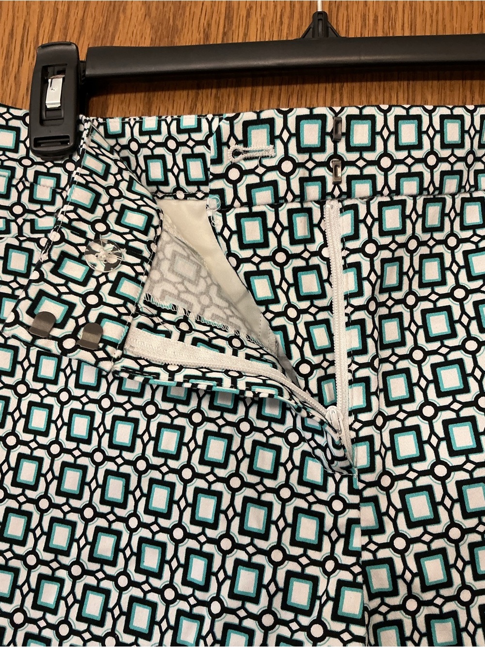 NWT - White House Black Market Black, Aqua & White Geometric Print Shorts - Picture 5 of 9